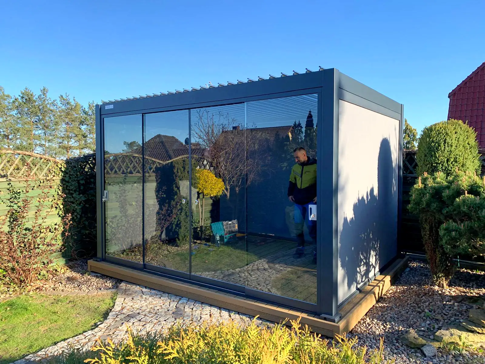 Pergola tarasowa 4x3 zamkniete drzwi przesuwne szklane