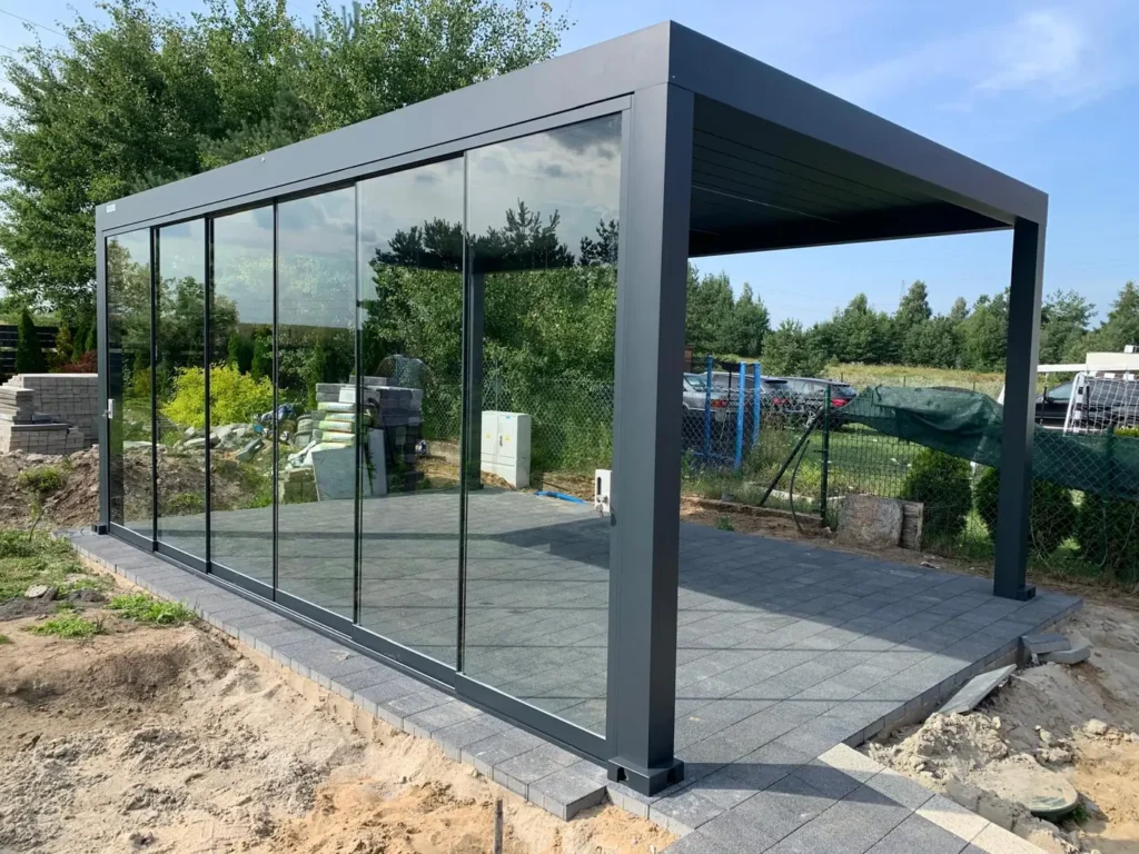 Pergola LUX 4×6 w Niestępowie pod Gdańskiem - szklane drzwi przesuwne na ścianie 6 m