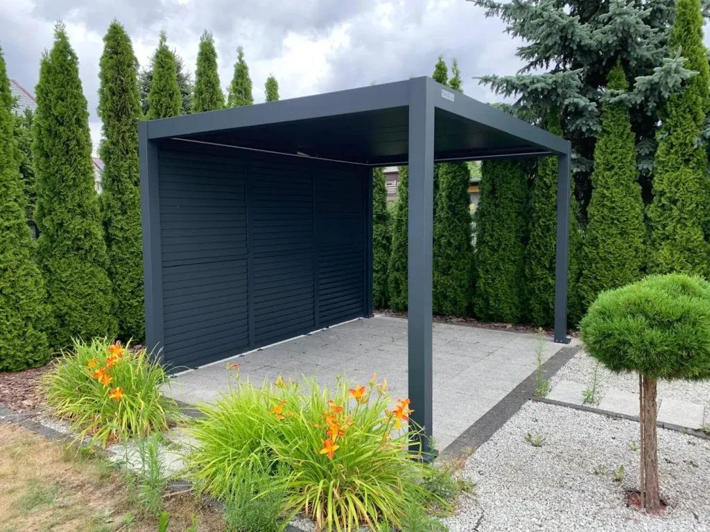 Pergola tarasowa 3×4 BASE w Toruniu - wolnostojąca konstrukcja aluminiowa z panelem żaluzjowym