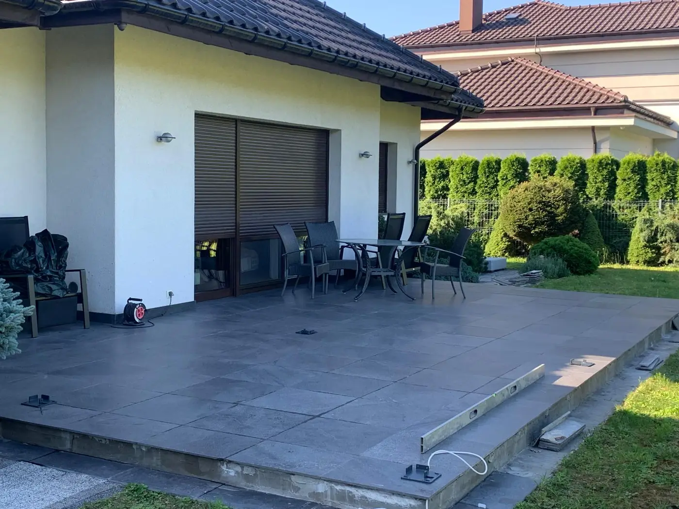 Taras w Grudziądzu przed montażem pergoli 4×3 z roletami